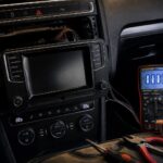 Autoradio sous tension mais reste éteint : causes et solutions à explorer