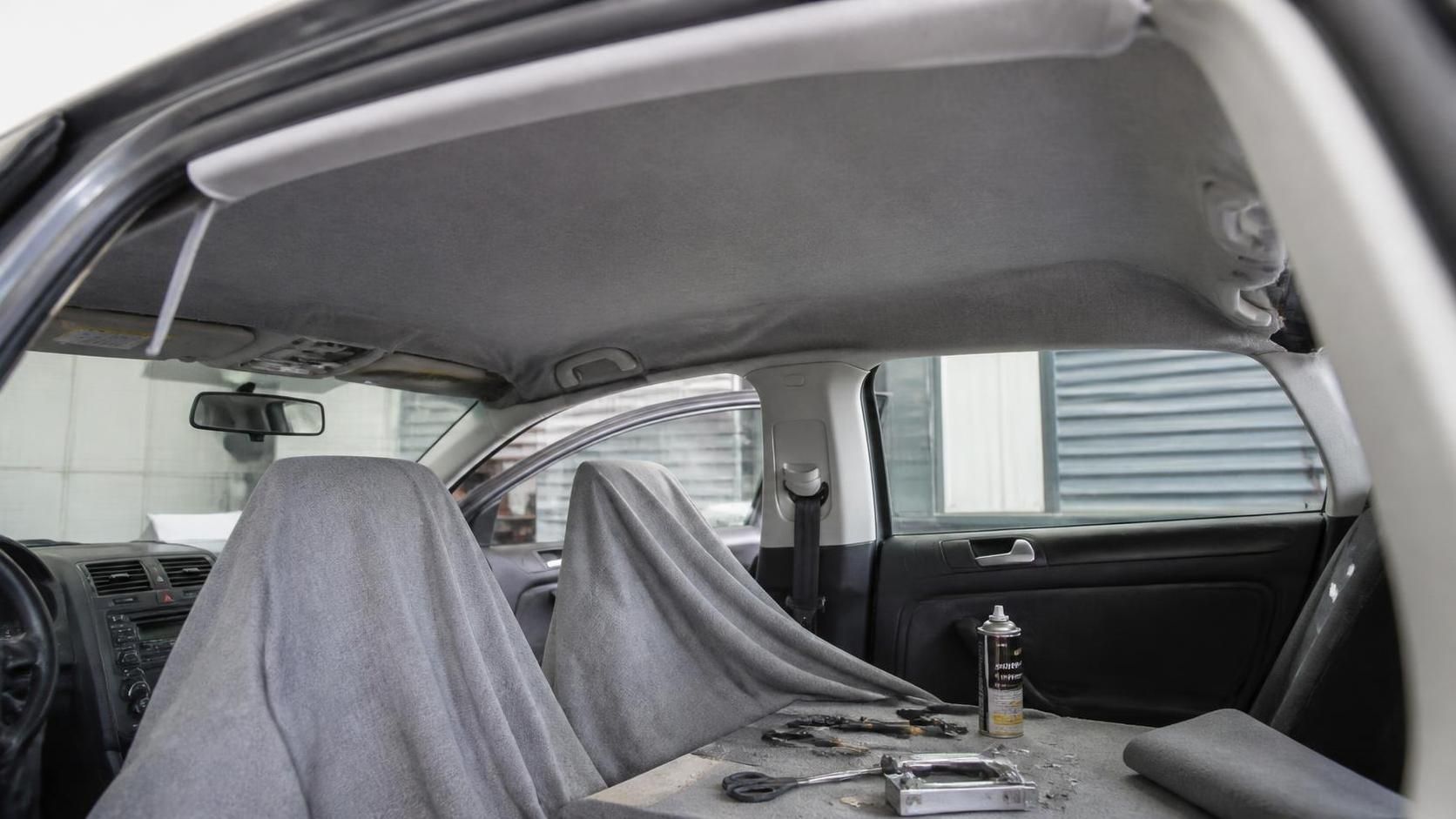 découvrez un guide complet et des astuces pour l'installation du revêtement de toit de votre golf 5. améliorez l'intérieur de votre voiture avec nos conseils pratiques et faciles à suivre.