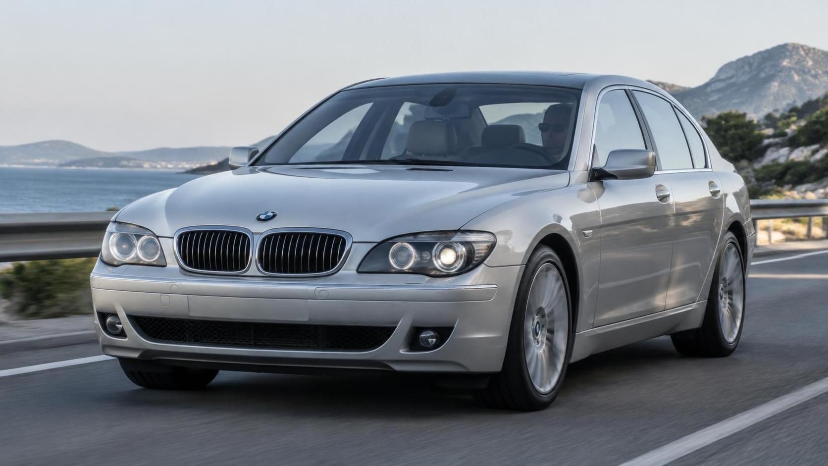 découvrez chris bangle, designer visionnaire qui a bouleversé le design automobile et marqué l’histoire de bmw par ses créations audacieuses.